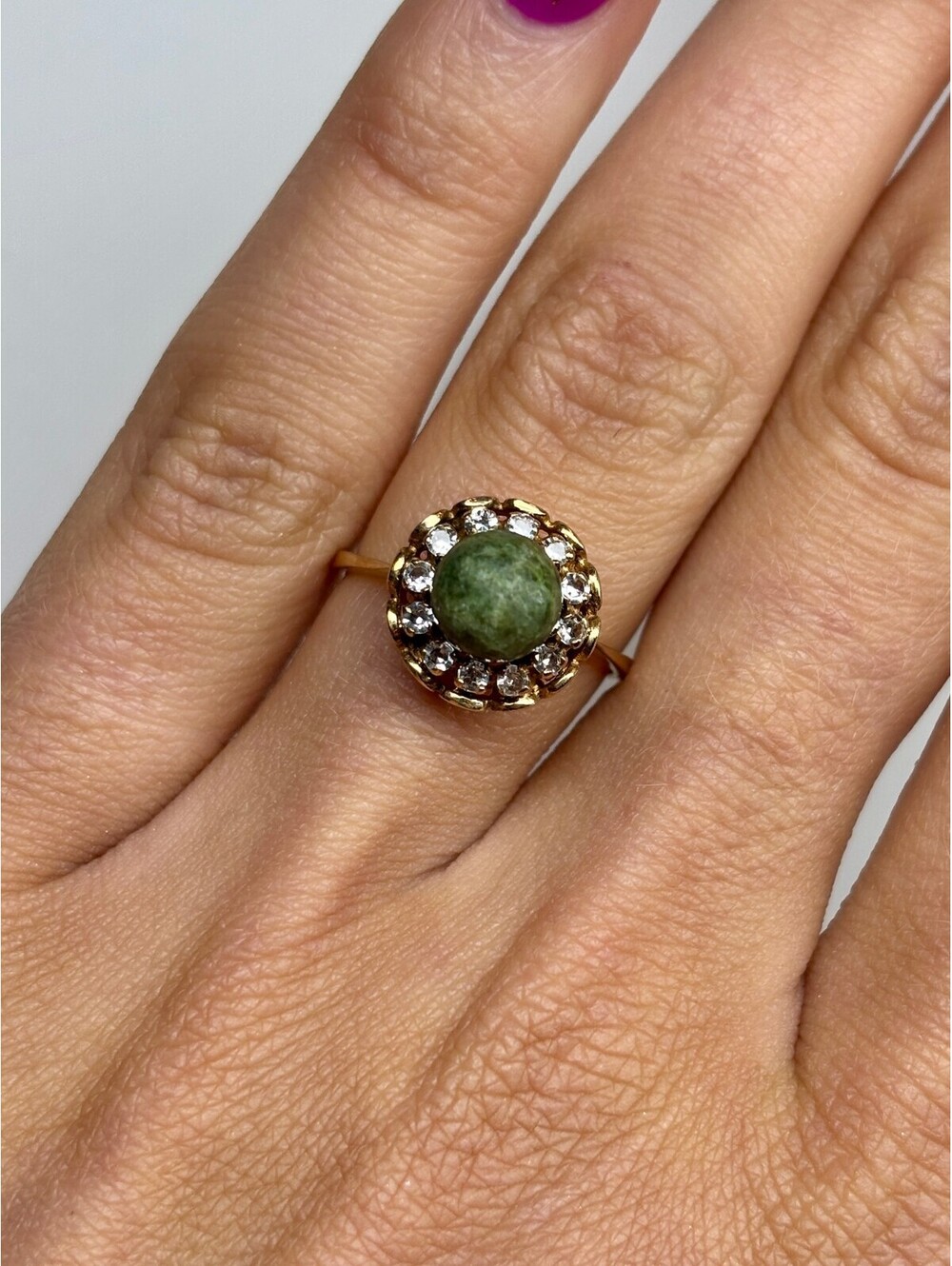 10k Yellow Gold Green Stone Ring